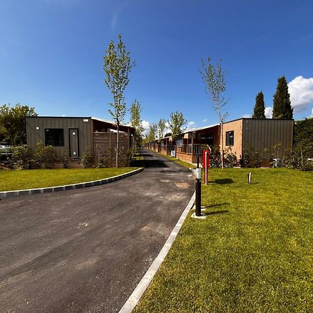 איסאו Estivo Premium Deluxe Mobile Homes On Camping Del Sole Village מראה חיצוני תמונה