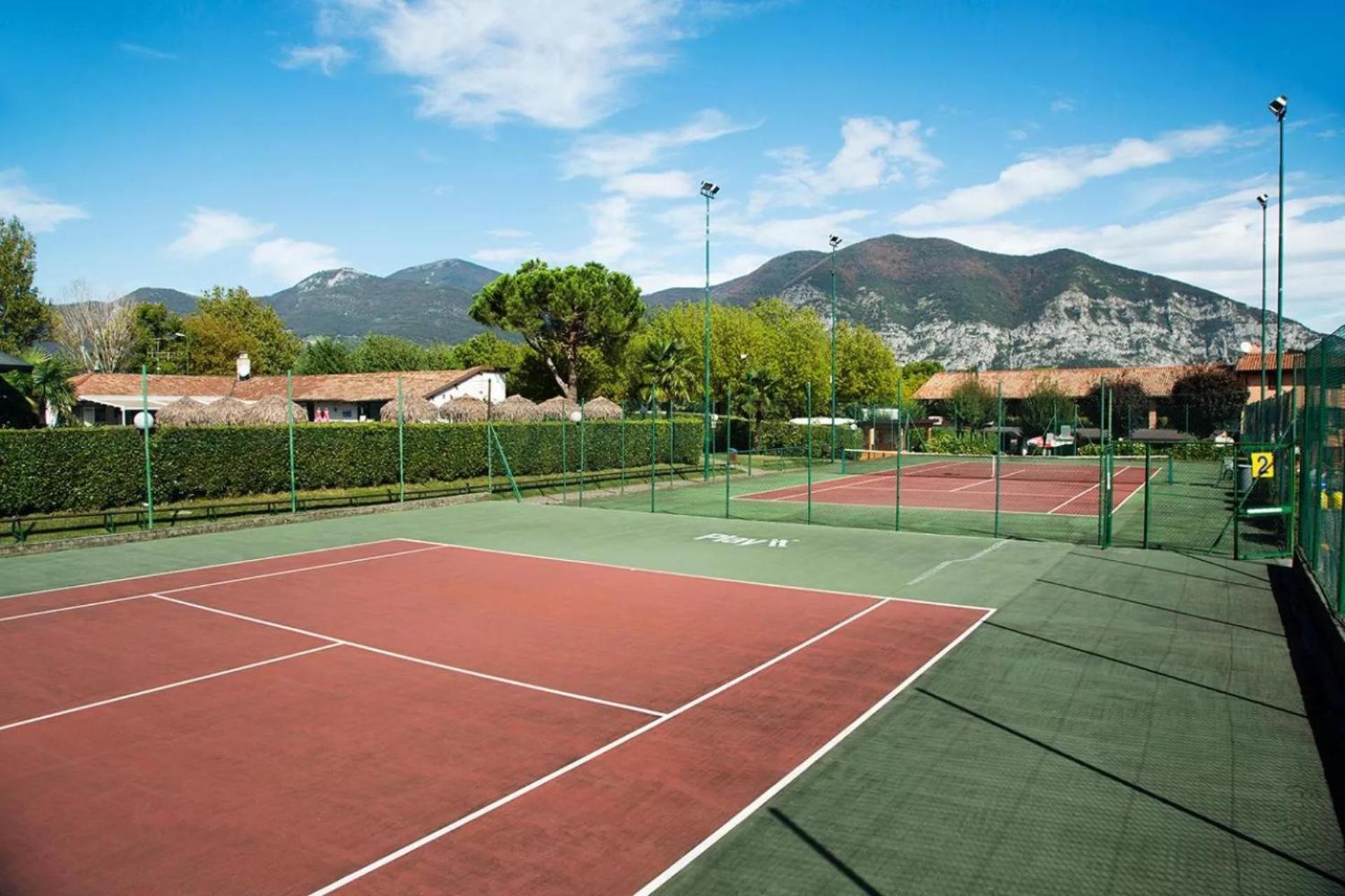 איסאו Estivo Premium Deluxe Mobile Homes On Camping Del Sole Village מראה חיצוני תמונה