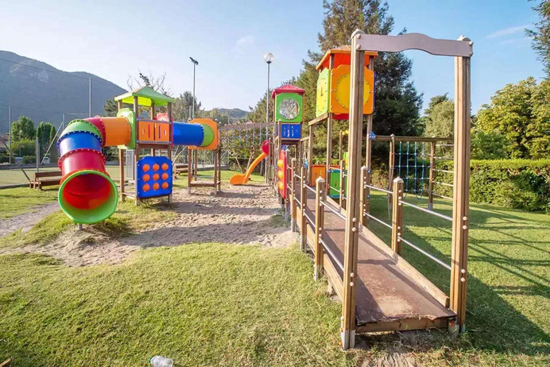איסאו Estivo Premium Deluxe Mobile Homes On Camping Del Sole Village מראה חיצוני תמונה