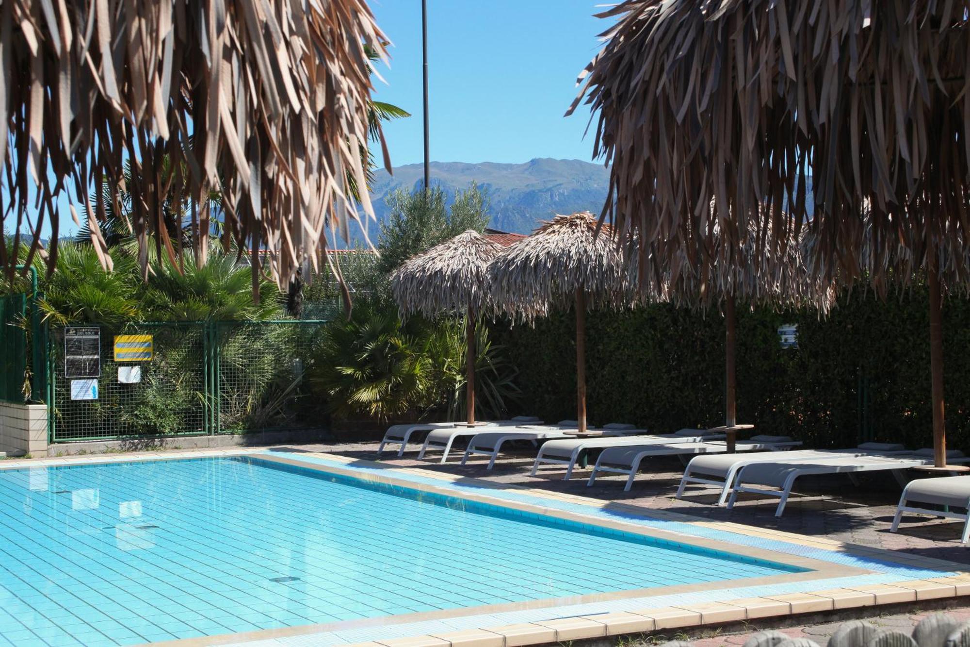 איסאו Estivo Premium Deluxe Mobile Homes On Camping Del Sole Village מראה חיצוני תמונה