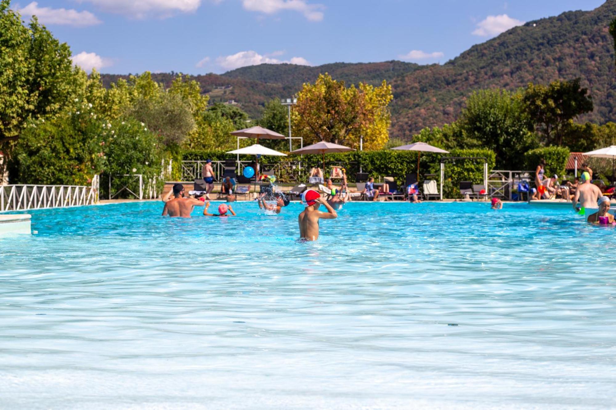 איסאו Estivo Premium Deluxe Mobile Homes On Camping Del Sole Village מראה חיצוני תמונה