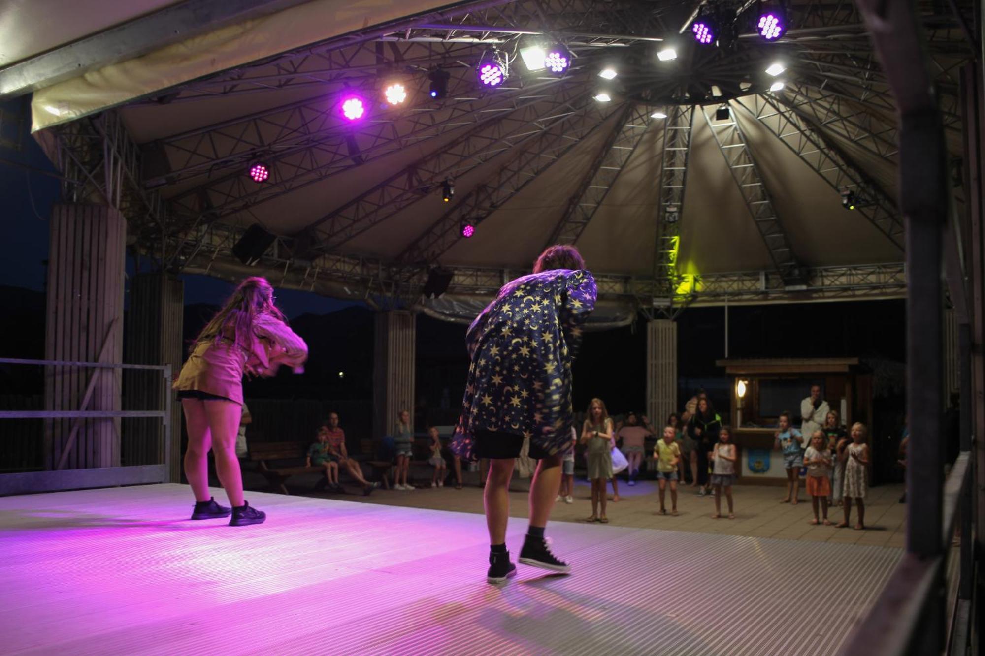 איסאו Estivo Premium Deluxe Mobile Homes On Camping Del Sole Village מראה חיצוני תמונה