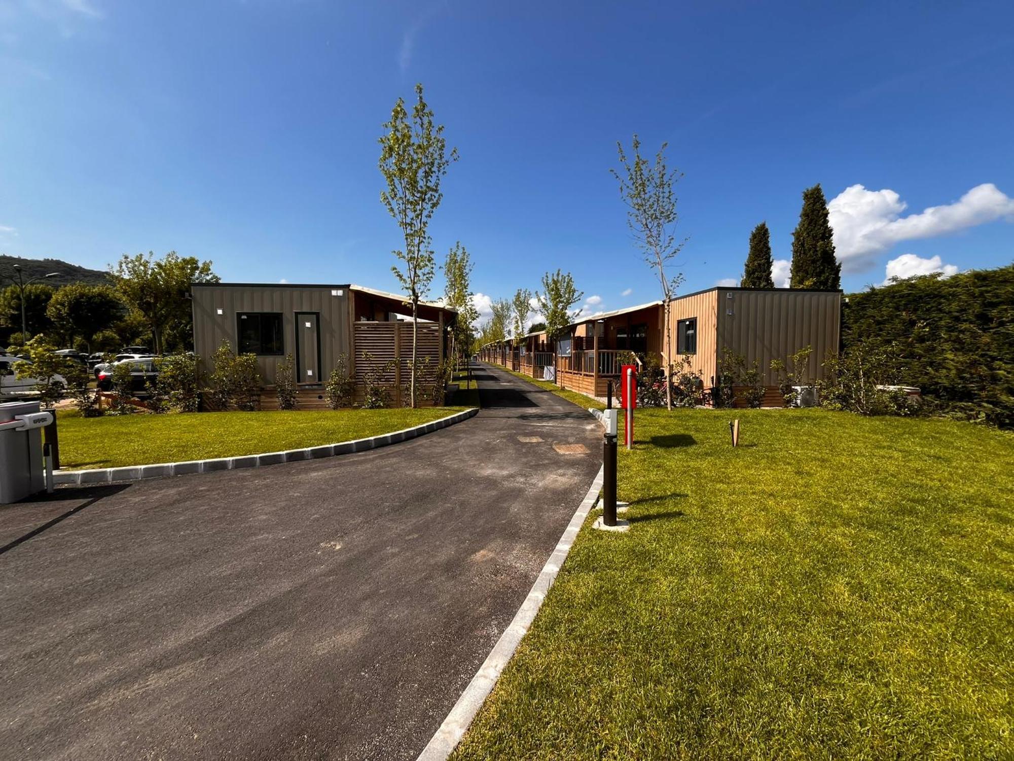 איסאו Estivo Premium Deluxe Mobile Homes On Camping Del Sole Village מראה חיצוני תמונה